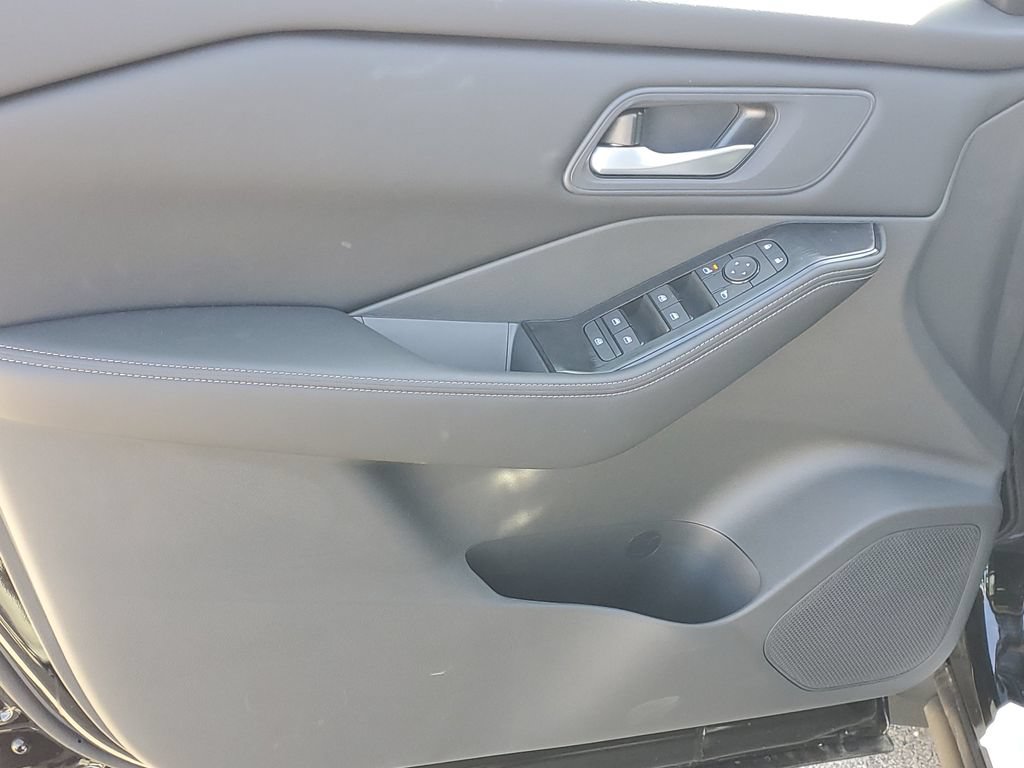 New 2026 Nissan Rogue SV w/ Cold Weather Package FWD image 18
