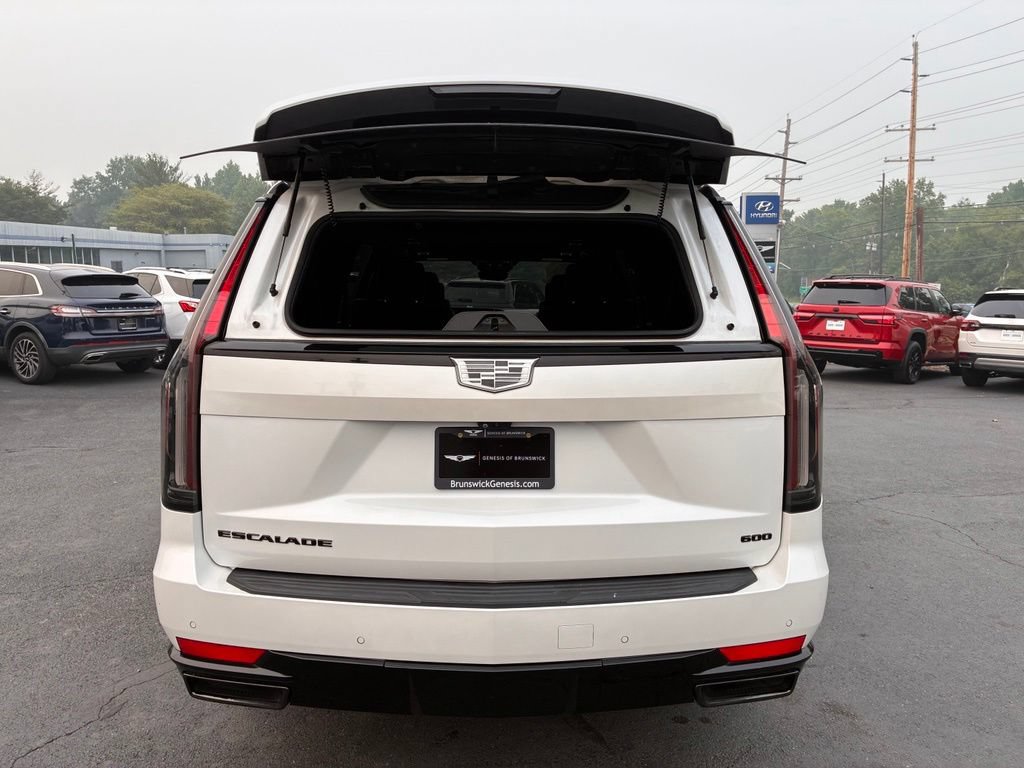 Used 2021 Cadillac Escalade ESV Sport Platinum w/ LPO, ONYX Package AWD/4WD image 11