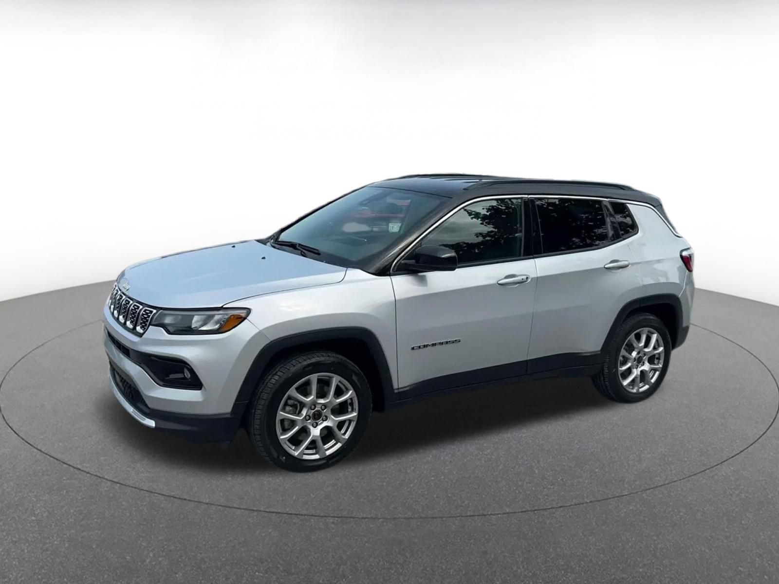 Used 2025 Jeep Compass Limited AWD/4WD image 7