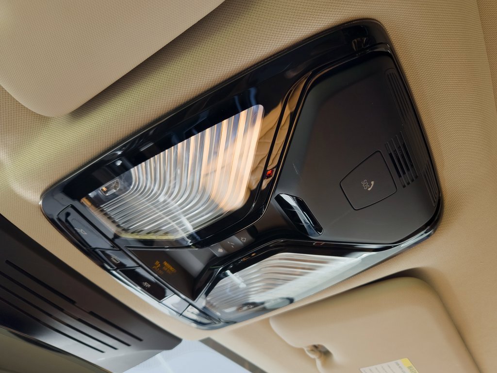 Used 2023 BMW X7 xDrive40i w/ Premium Package image 19