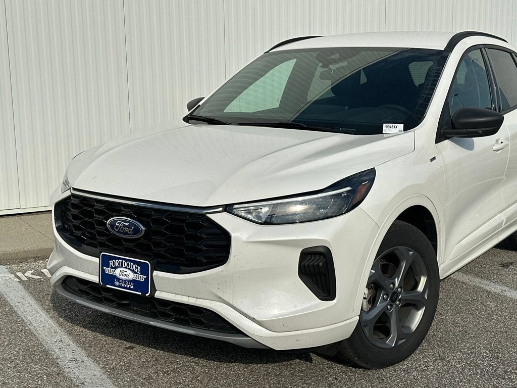 Used 2024 Ford Escape ST-Line w/ Tech Pack #1 AWD/4WD image 2