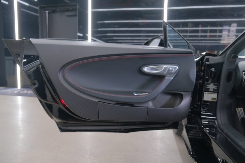 Used 2018 Bugatti Chiron AWD/4WD image 28