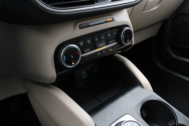 Used 2022 Ford Escape Titanium image 16