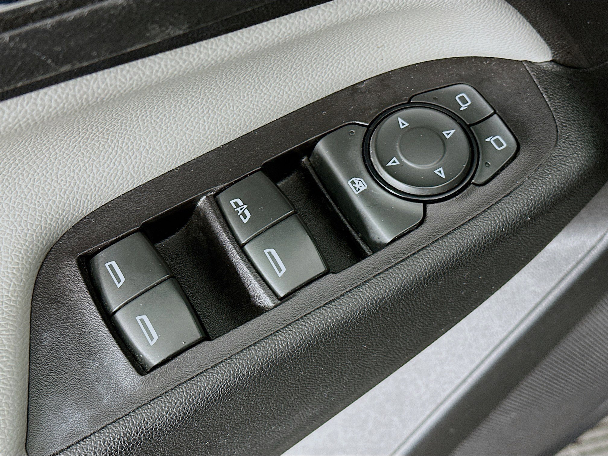 Used 2018 Chevrolet Equinox LS image 15