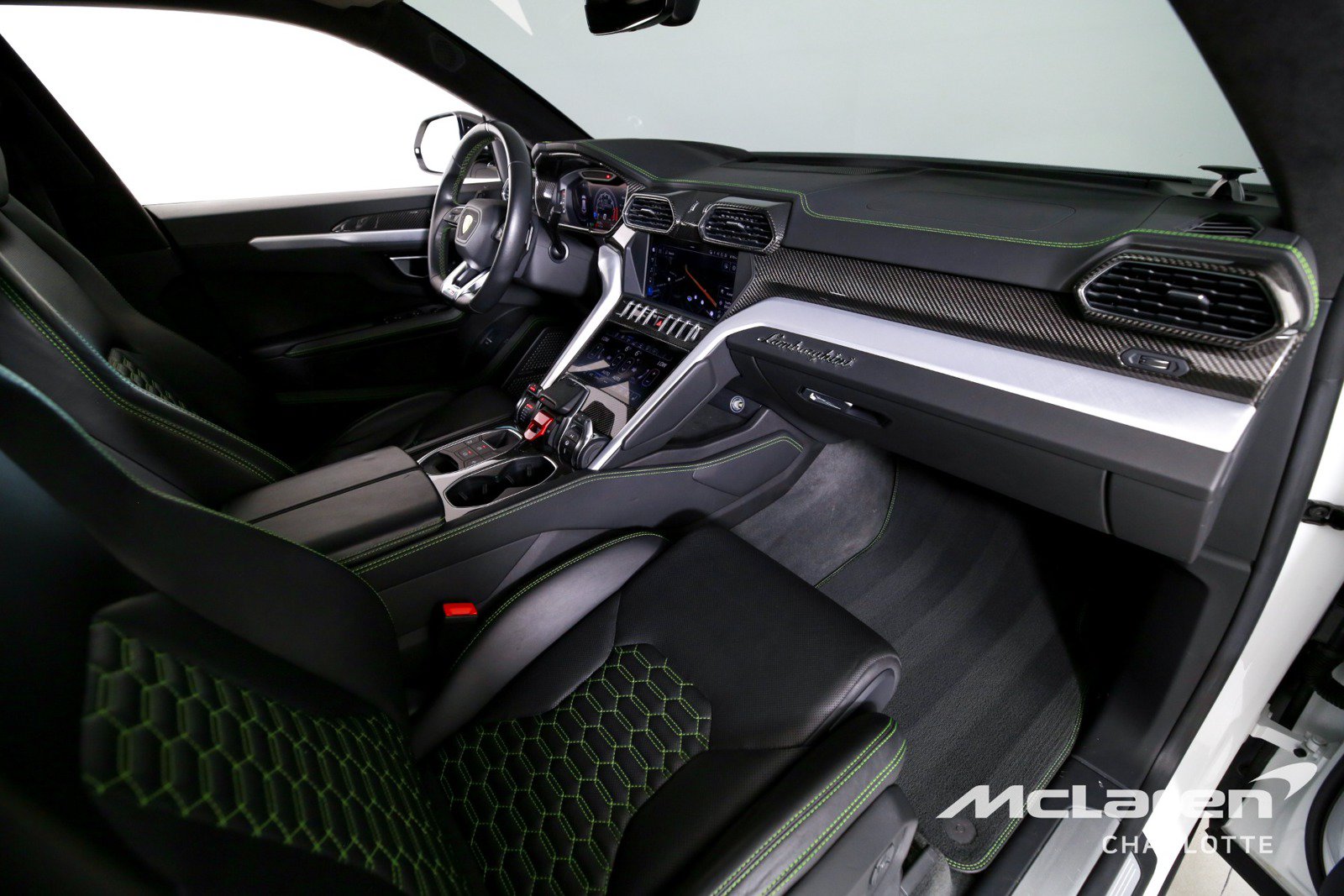 Used 2019 Lamborghini Urus AWD/4WD image 29