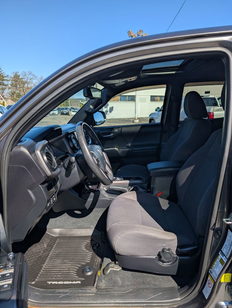 Used 2017 Toyota Tacoma TRD Sport image 13