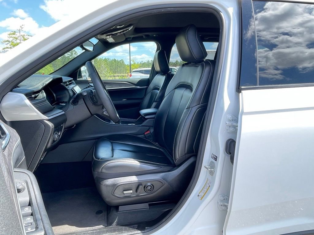 Used 2024 Jeep Grand Cherokee Limited 4xe AWD/4WD image 5