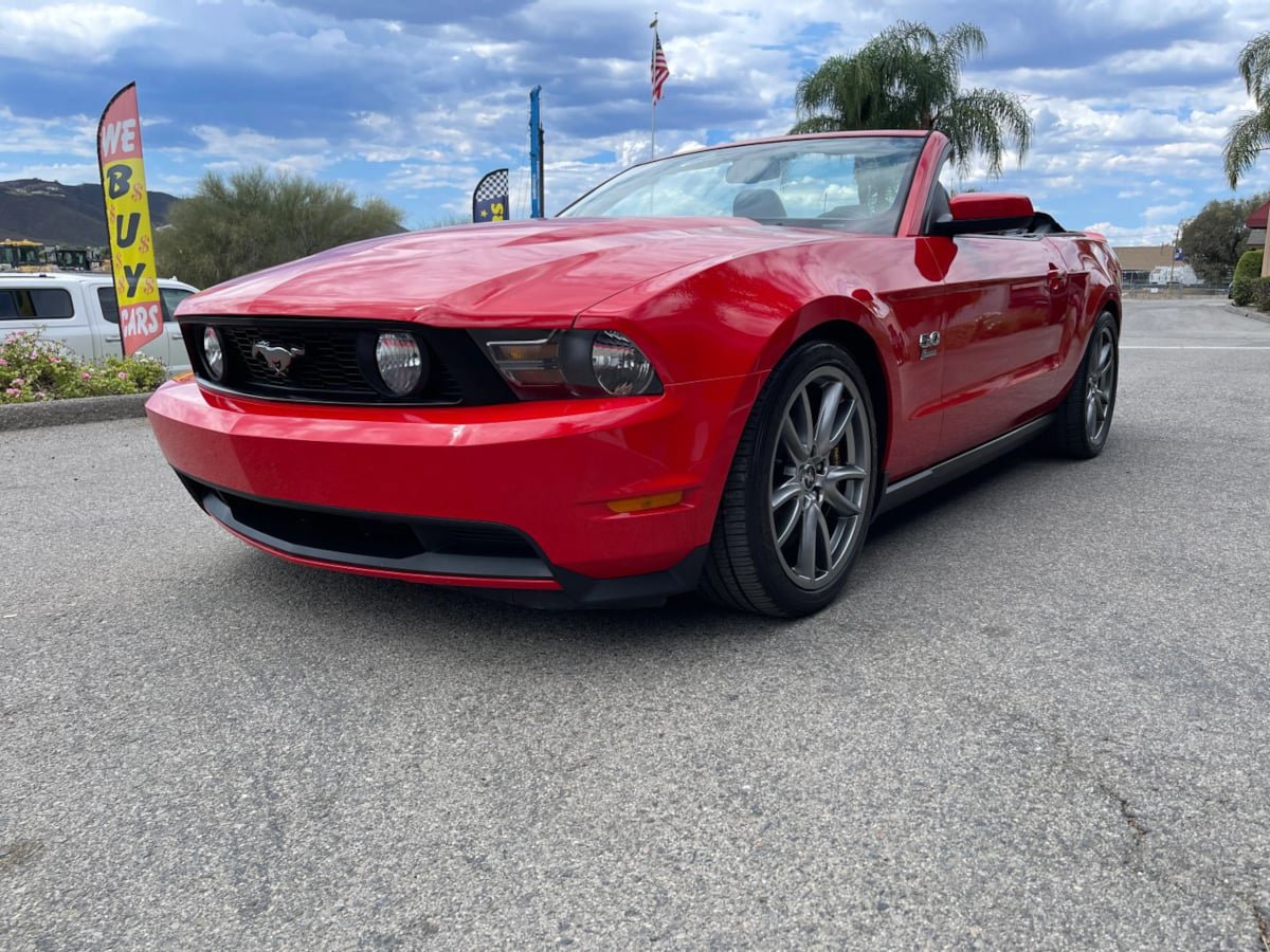 Used 2011 Ford Mustang GT Premium w/ Electronics Pkg RWD image 2