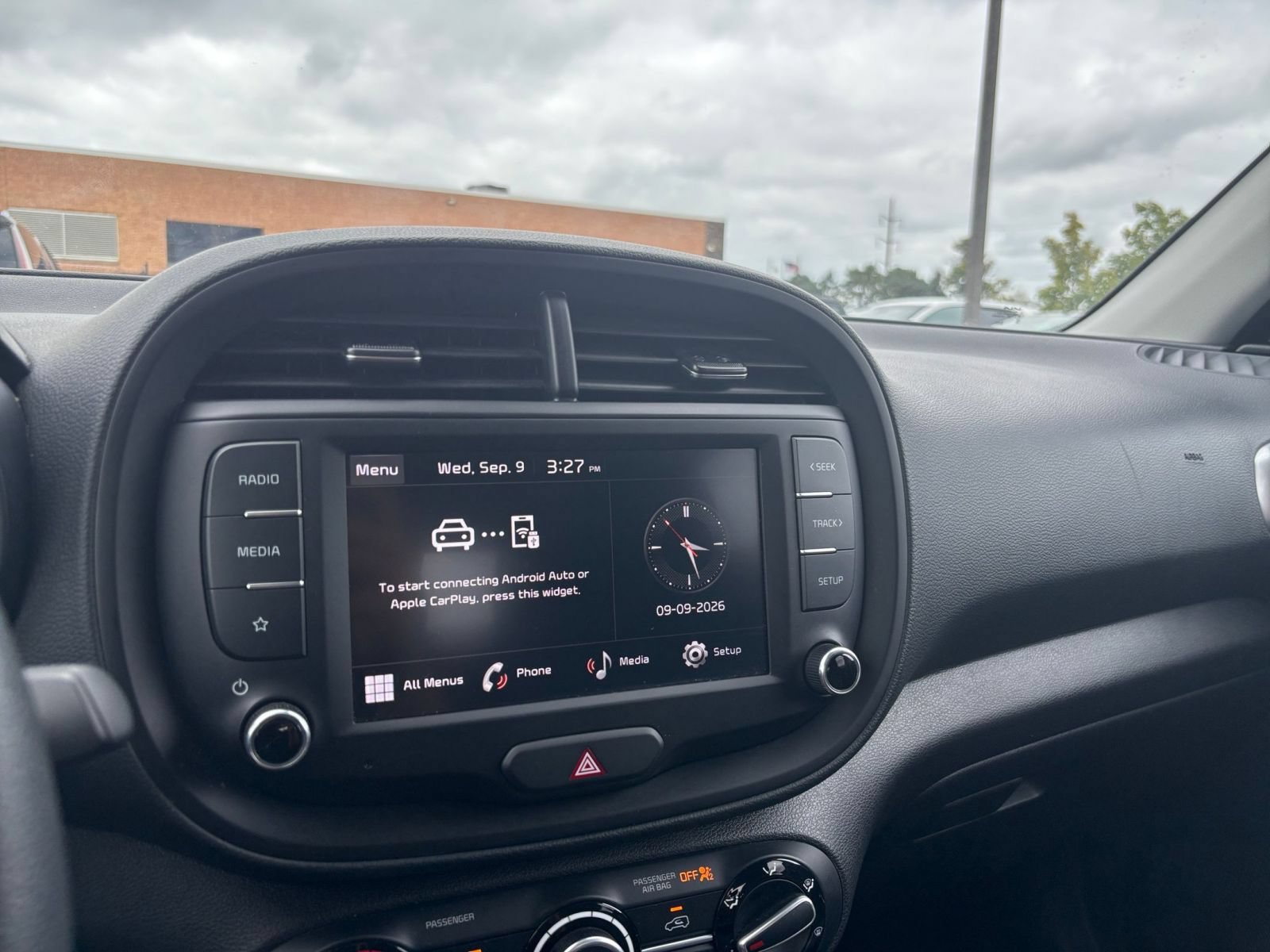 Used 2025 Kia Soul LX w/ LX Technology Package FWD image 19