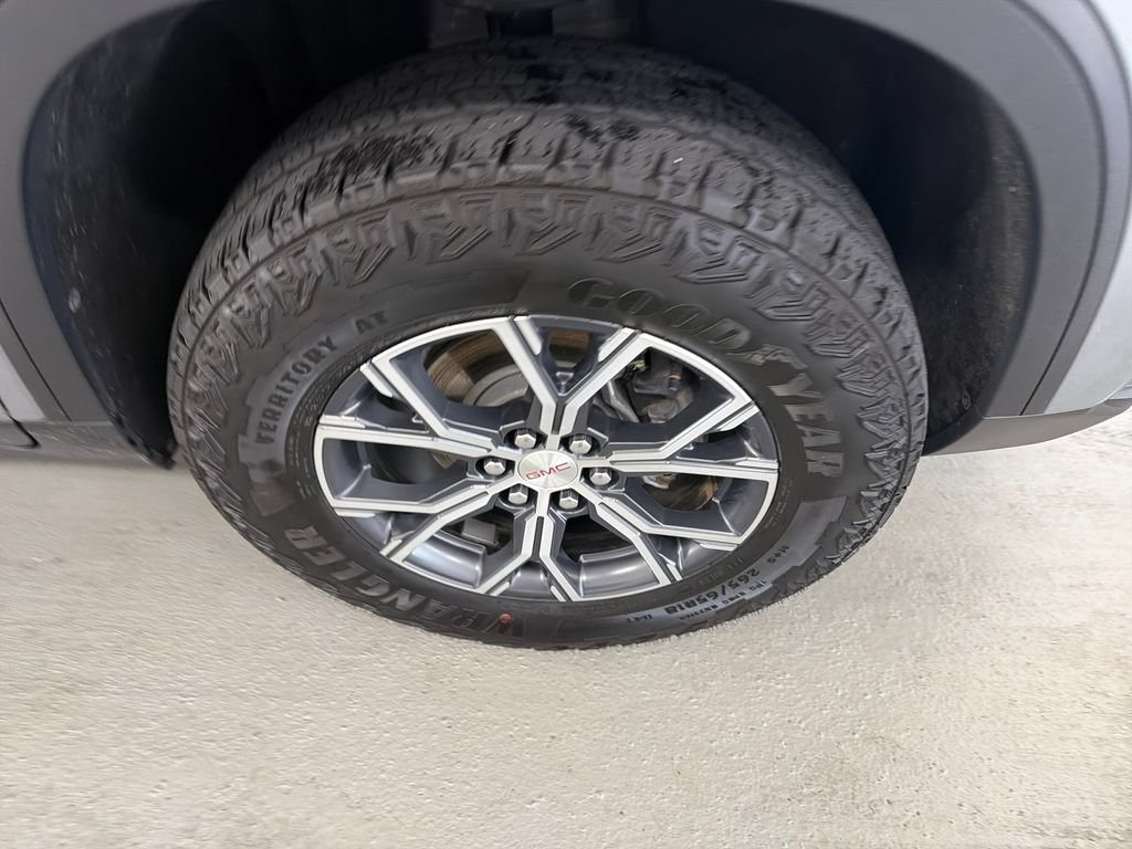 Used 2025 GMC Acadia AT4 w/ Luxury Package AWD/4WD image 5