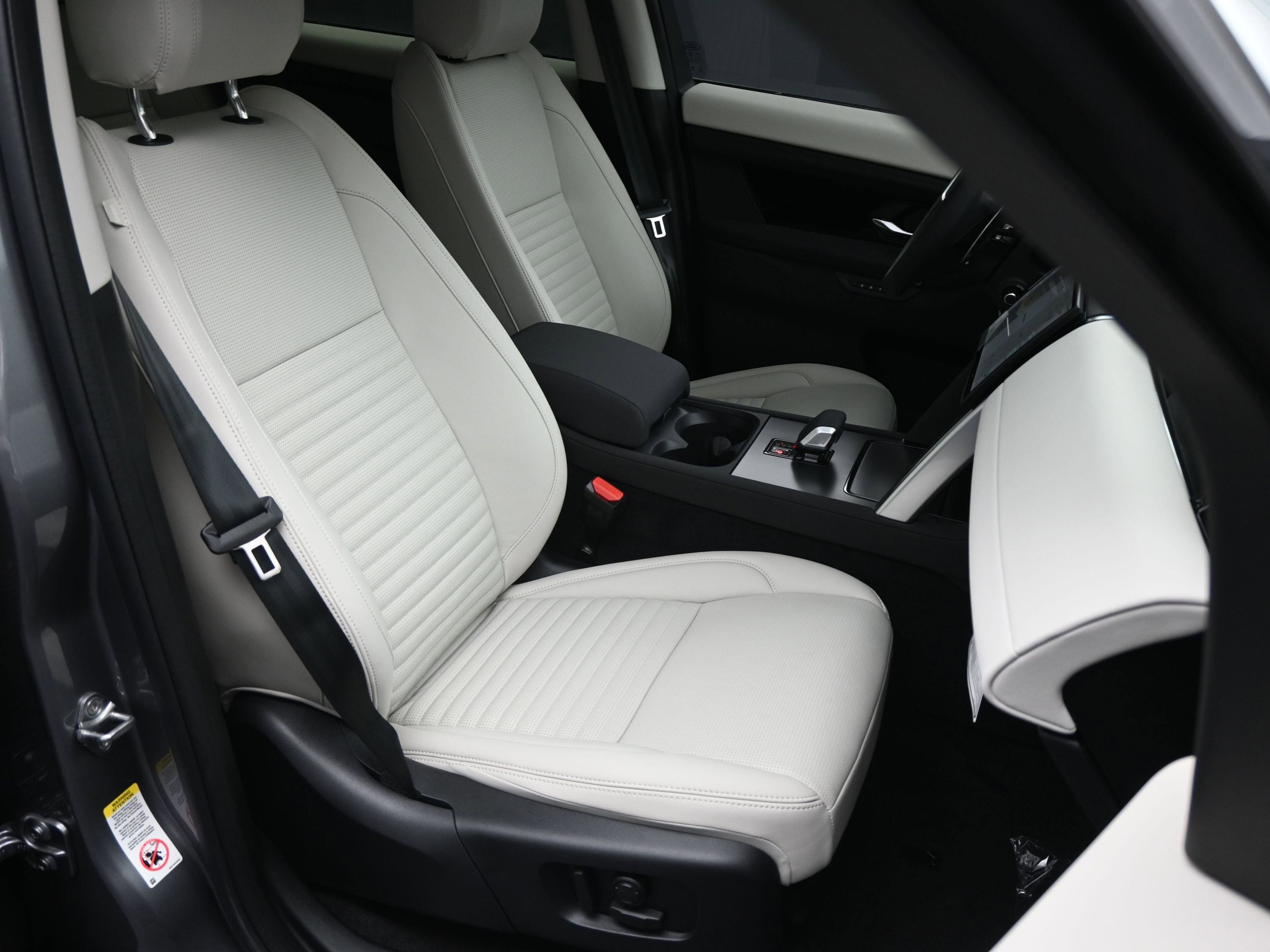 New 2025 Land Rover Discovery Sport S image 10