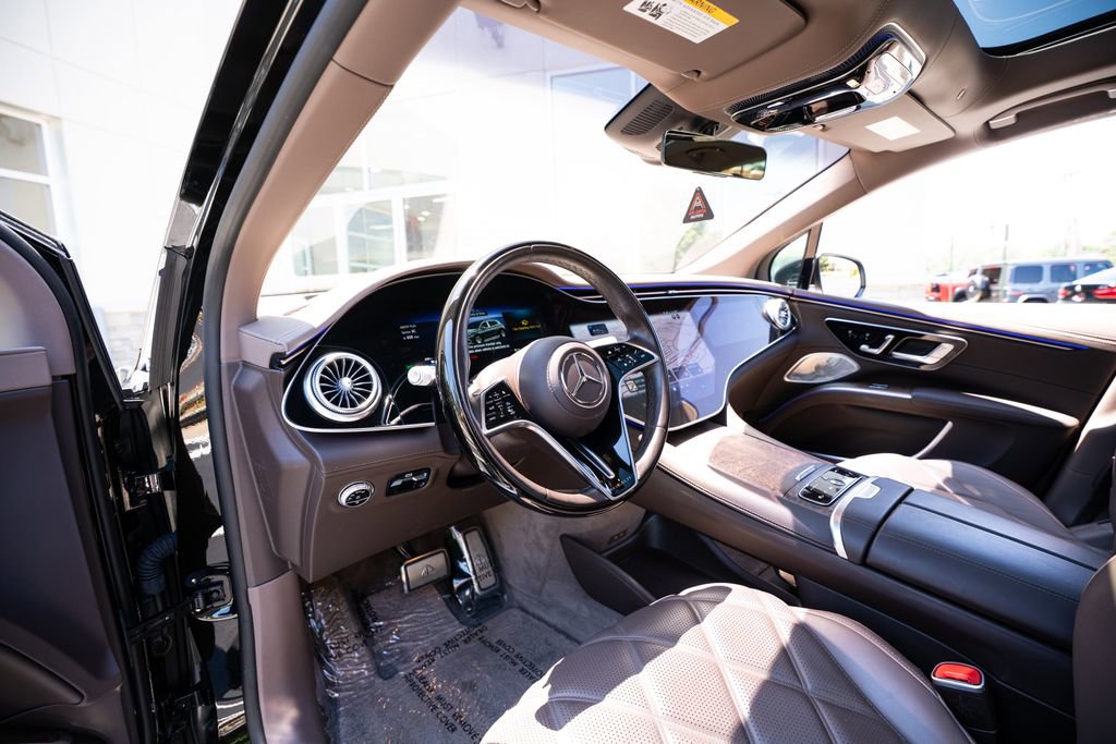 Used 2024 Mercedes-Benz Maybach EQS 680 4MATIC image 32