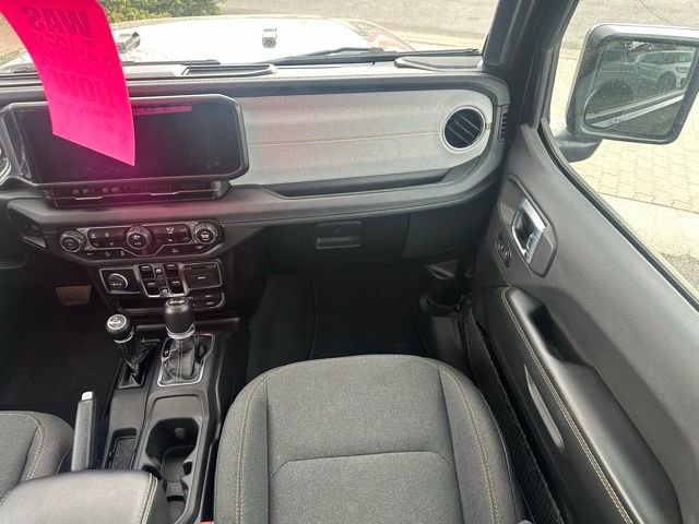 Used 2024 Jeep Wrangler Unlimited Sahara AWD/4WD image 13