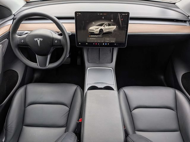 Used 2024 Tesla Model Y Long Range AWD/4WD image 16