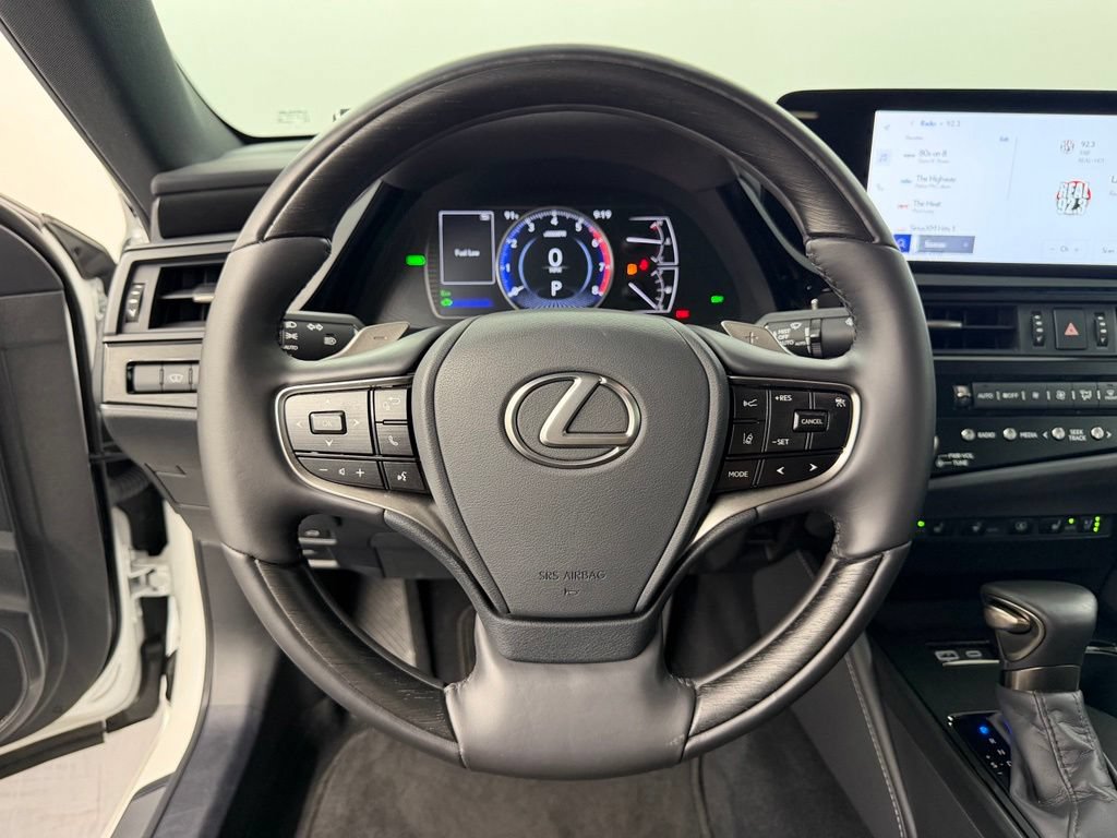 Used 2025 Lexus ES 300h w/ Luxury Package FWD image 28