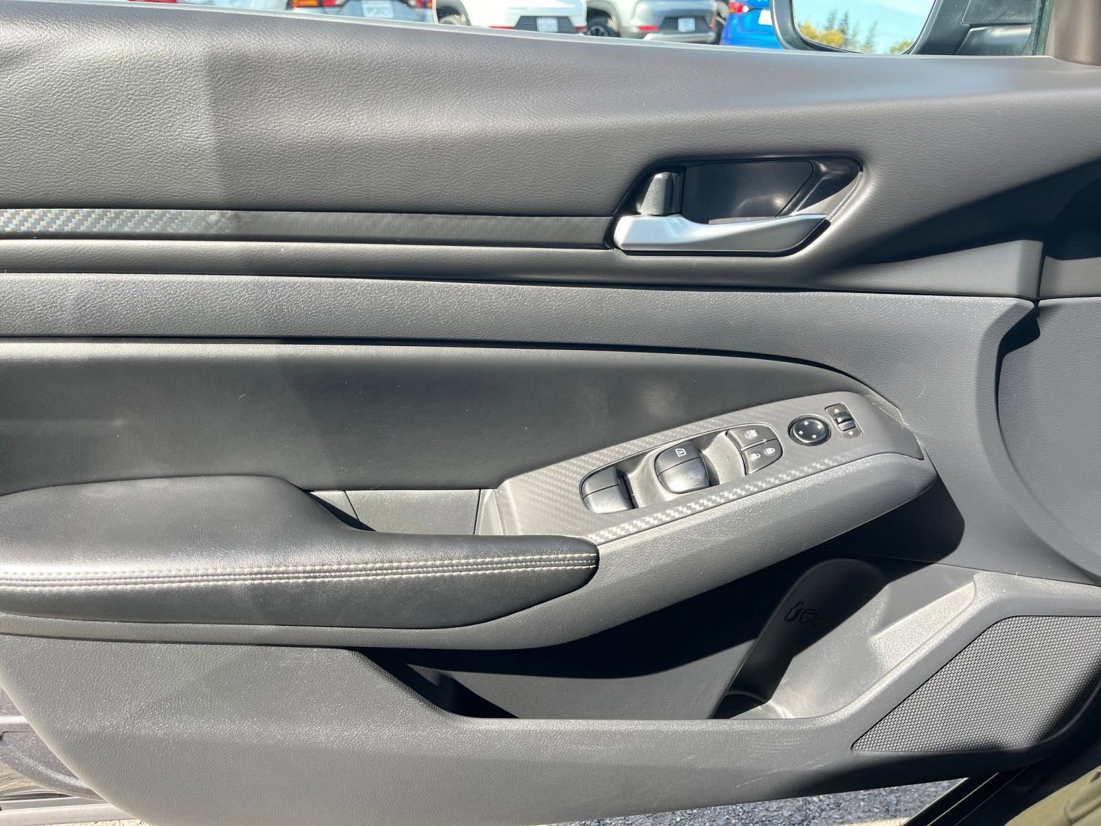 Used 2025 Nissan Altima 2.5 SV FWD image 18