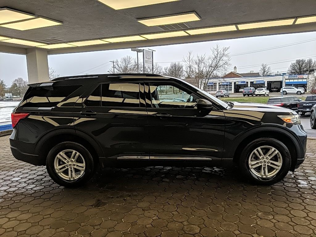 Used 2023 Ford Explorer XLT w/ Equipment Group 202A image 4