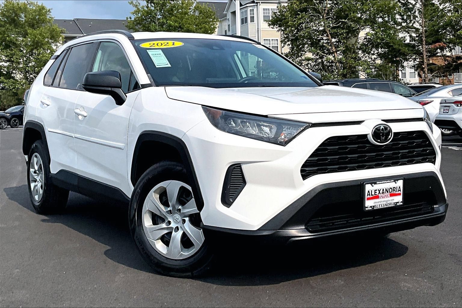 Used 2021 Toyota RAV4 LE FWD image 2