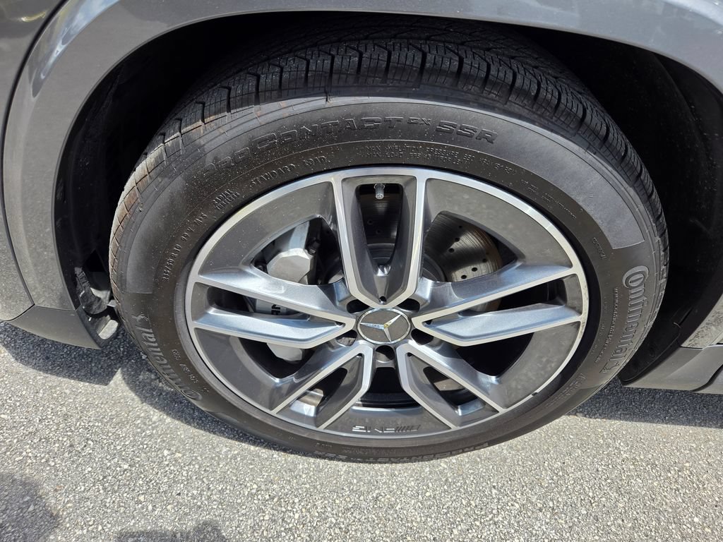 Used 2025 Mercedes-Benz GLA 35 AMG 4MATIC w/ Exclusive Trim Package image 7