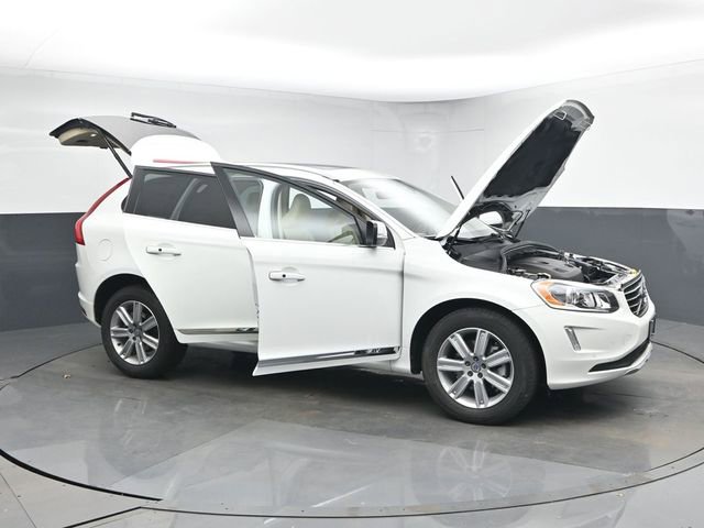 Used 2016 Volvo XC60 T6 w/ Proximity Package image 44