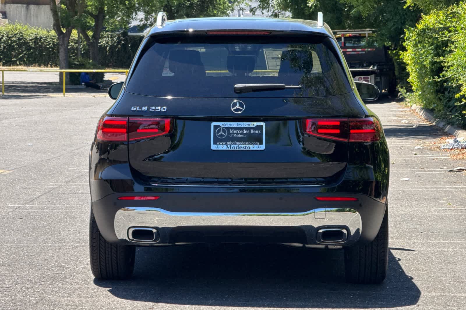 New 2026 Mercedes-Benz GLB 250 image 4