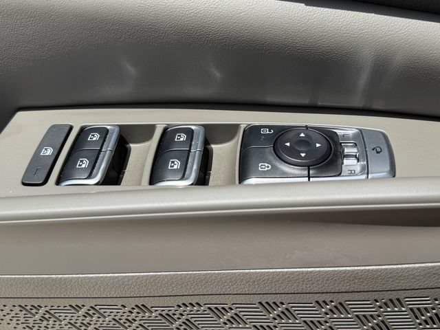 Used 2025 Kia Carnival EX FWD image 23