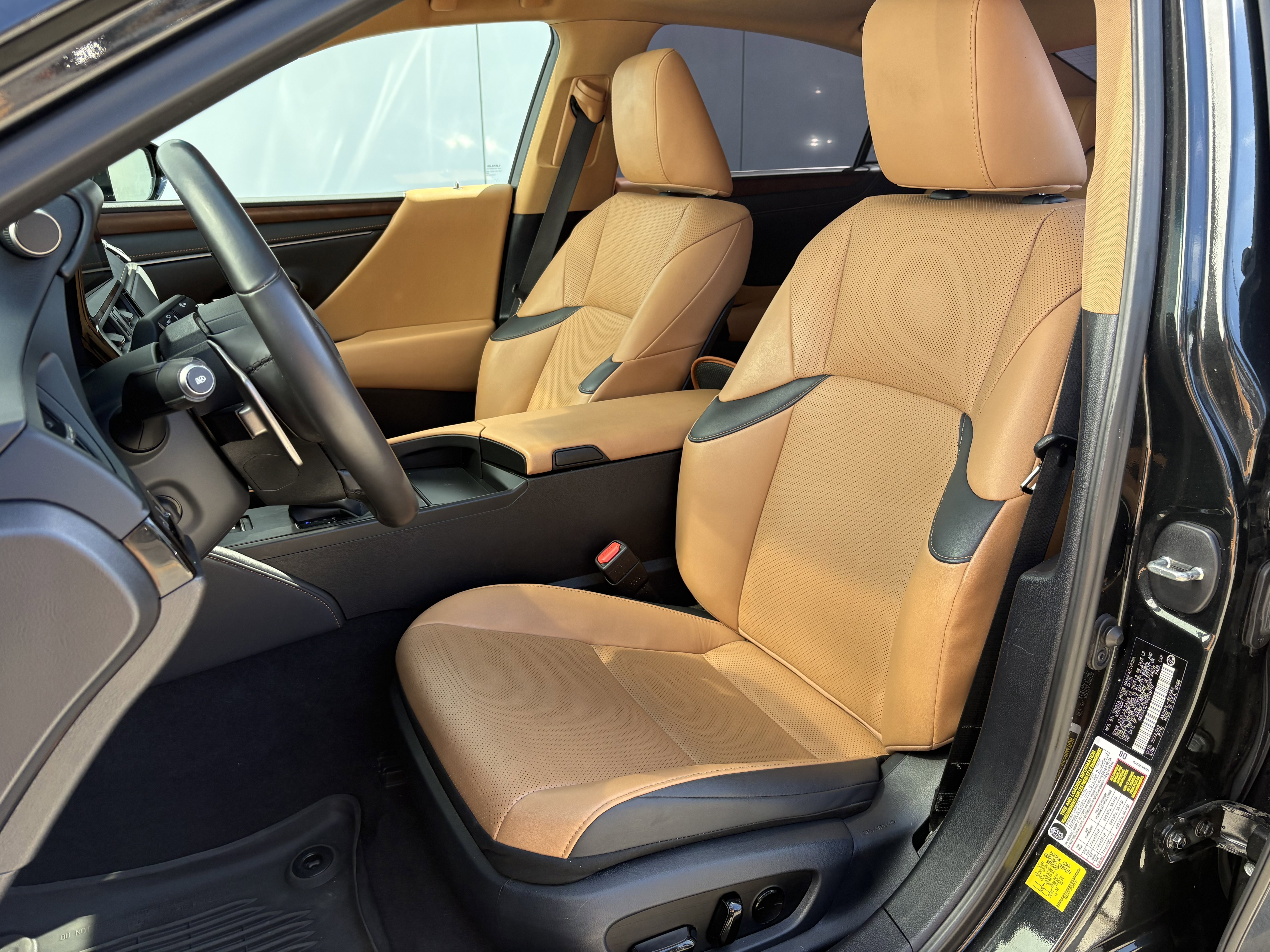 Used 2024 Lexus ES 300h w/ Premium Package image 10