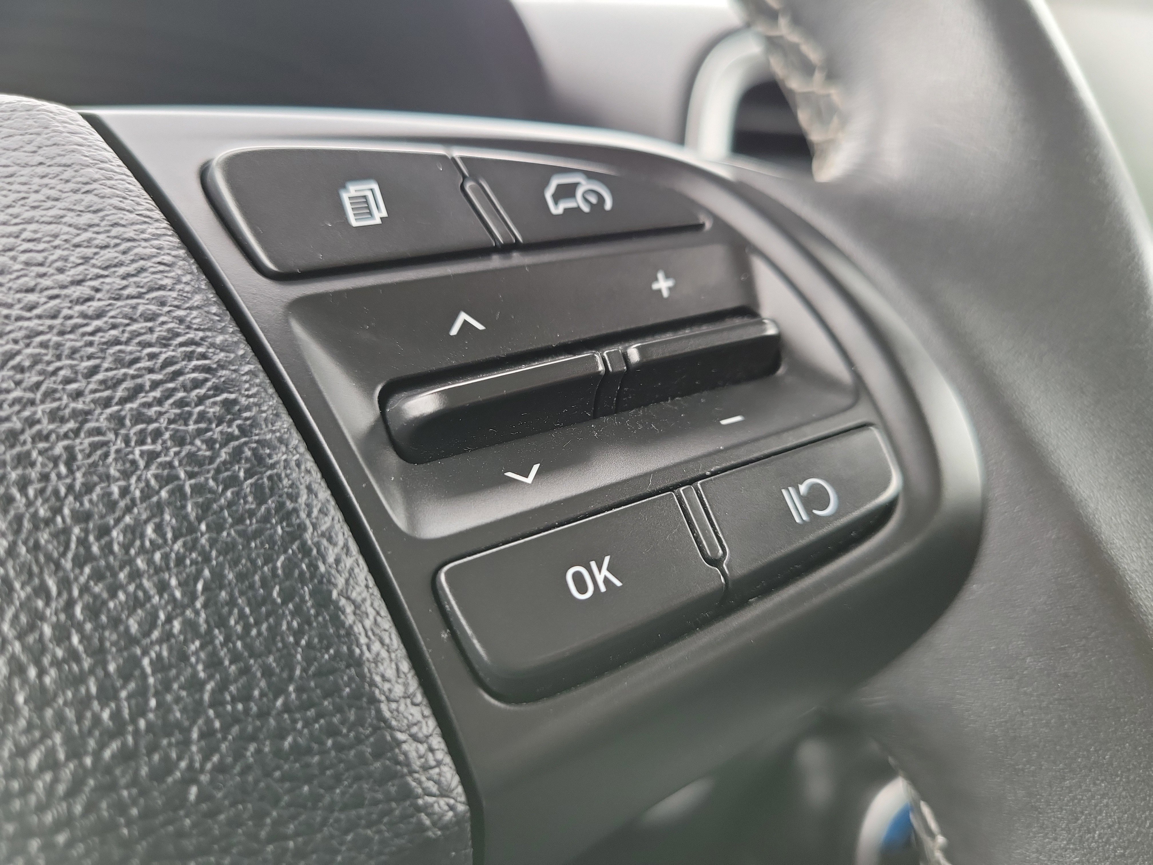 Used 2025 Hyundai Venue SEL FWD image 24