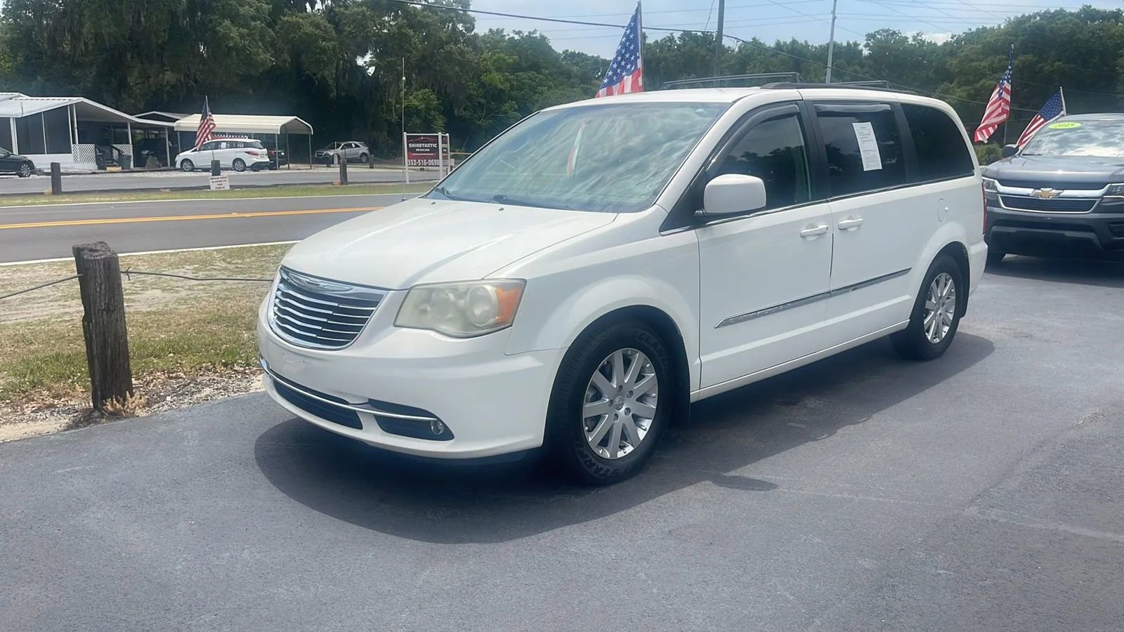 Used 2013 Chrysler Town & Country Touring FWD image 3