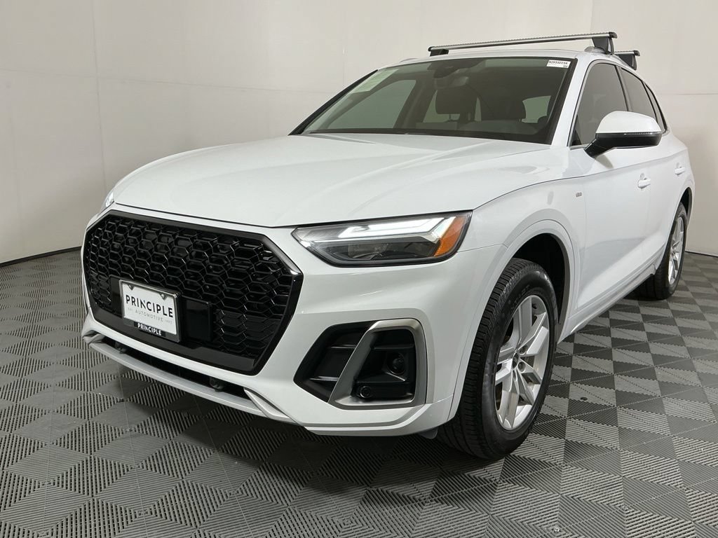 Used 2022 Audi Q5 2.0T Premium w/ Convenience Package AWD/4WD image 2