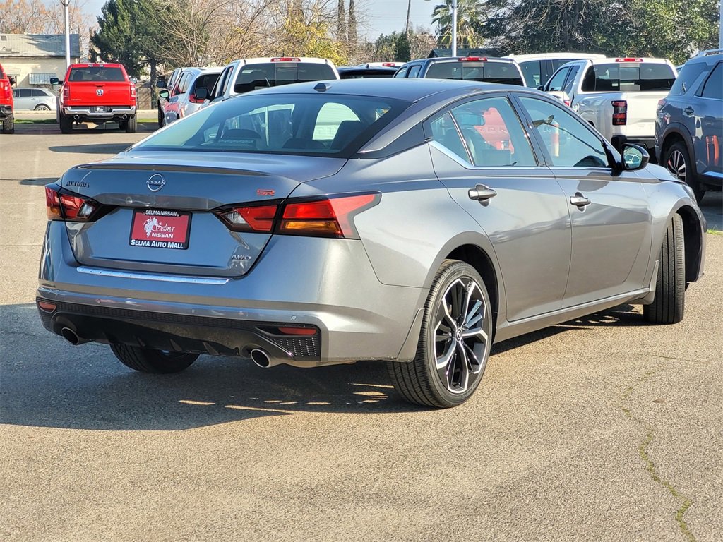 Used 2023 Nissan Altima 2.5 SR w/ SR Premium Package image 5