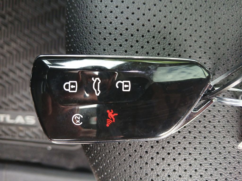 Used 2025 Volkswagen Atlas Peak Edition SE image 29