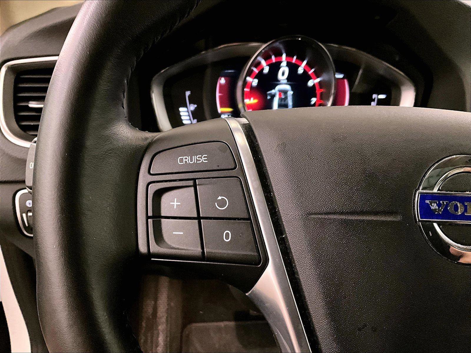 Used 2017 Volvo S60 T5 Inscription image 17