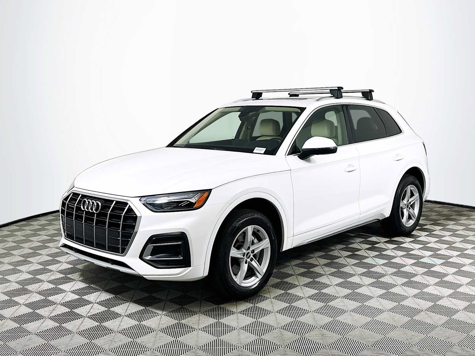 Used 2021 Audi Q5 2.0T Premium w/ Convenience Package AWD/4WD image 3