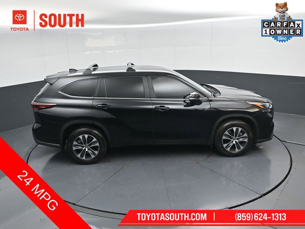 Used 2024 Toyota Highlander XLE AWD/4WD image 43