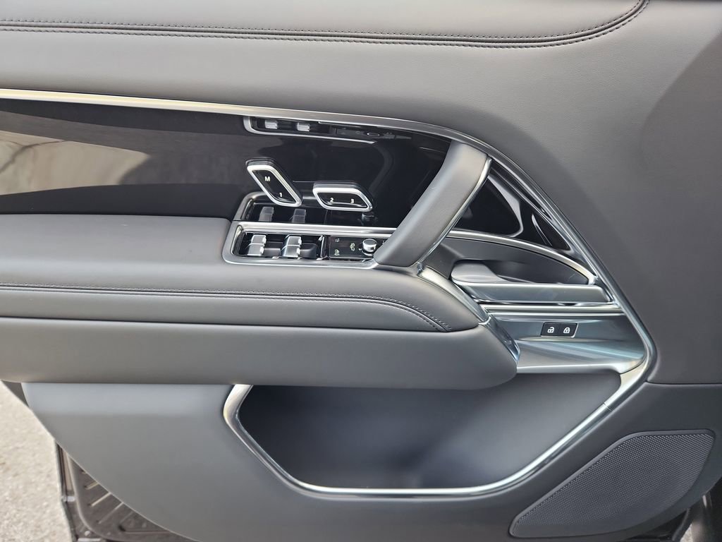 New 2026 Land Rover Range Rover Long Wheelbase SE image 24
