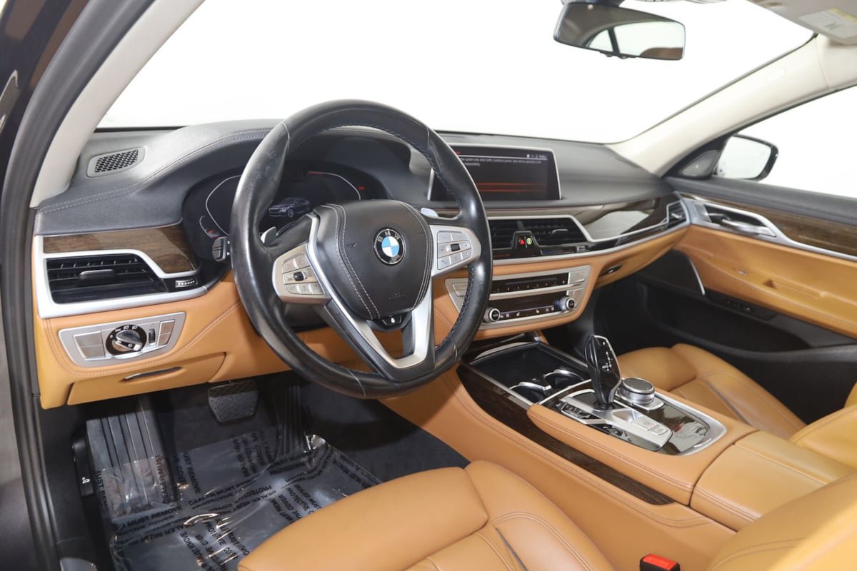 Used 2020 BMW 750i xDrive AWD/4WD image 30