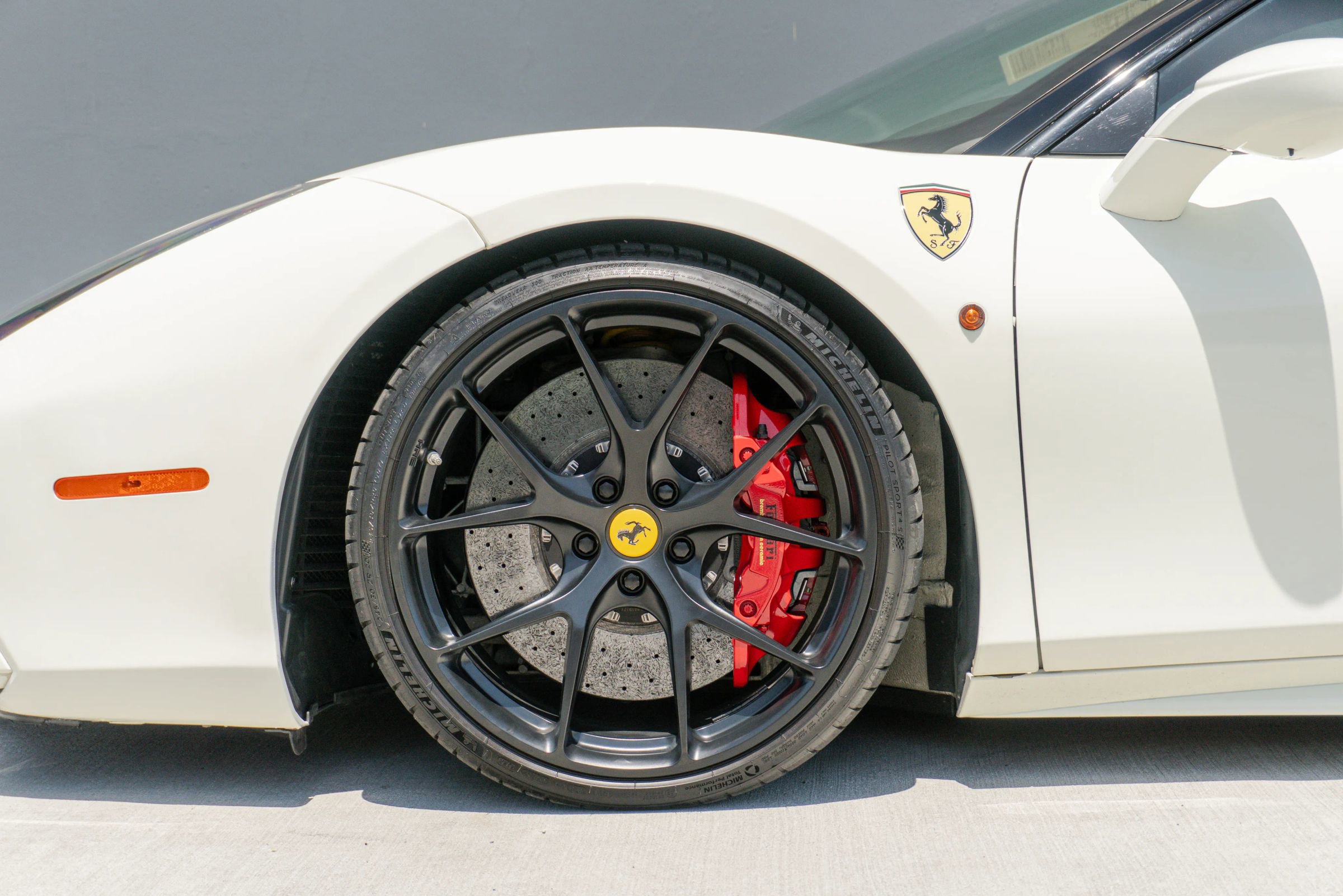 Used 2018 Ferrari 488 GTB RWD image 17