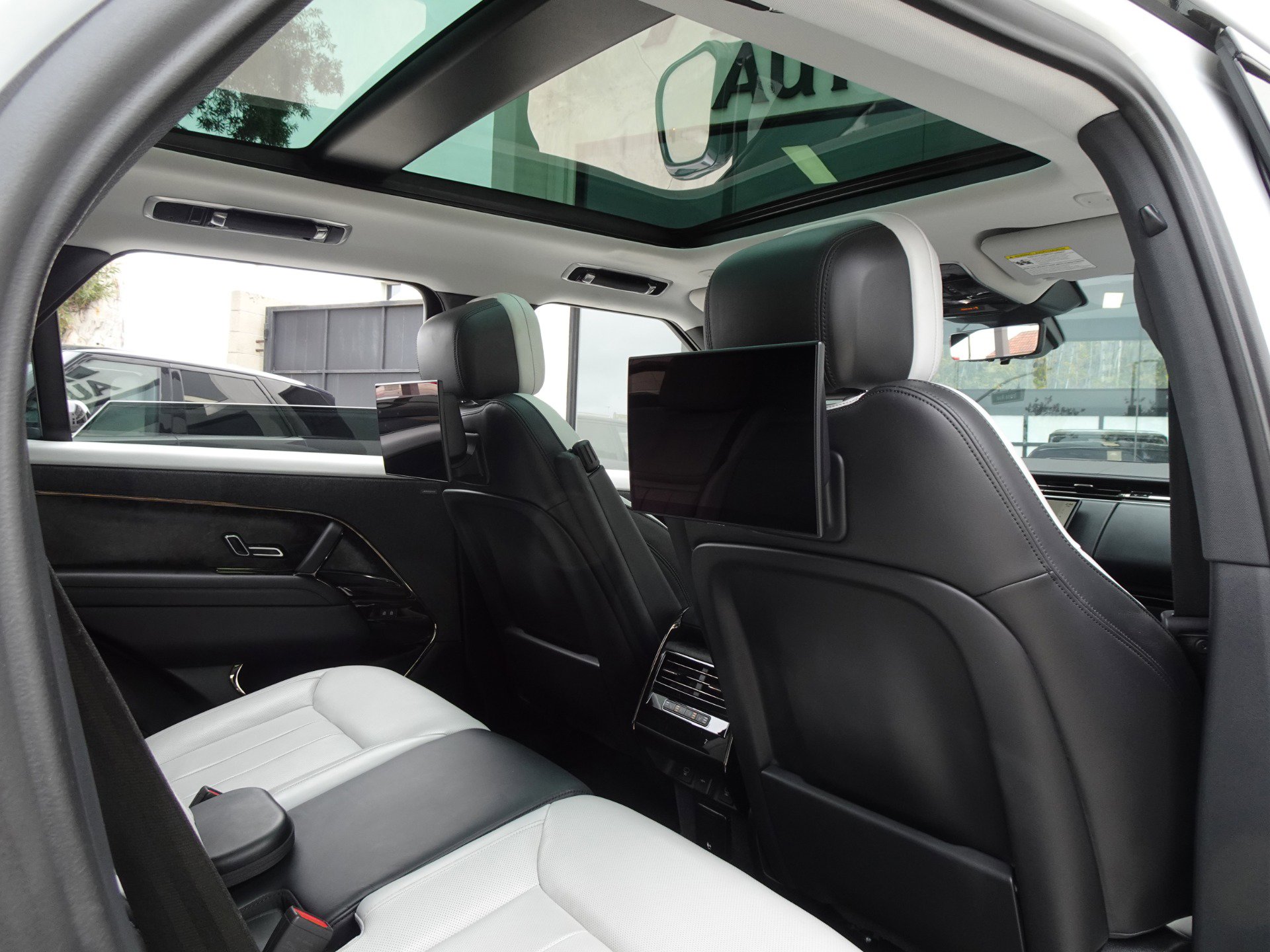 Used 2023 Land Rover Range Rover Sport SE Dynamic AWD/4WD image 19