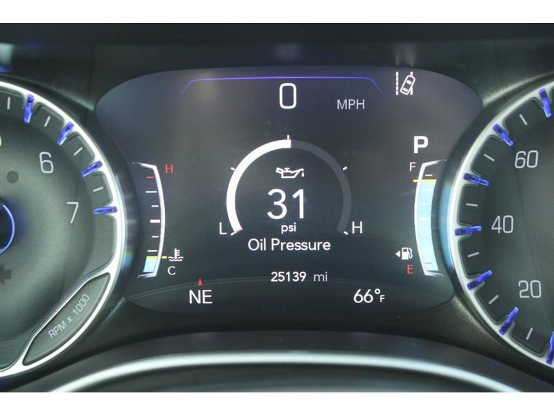Used 2025 Chrysler Pacifica Select FWD image 24
