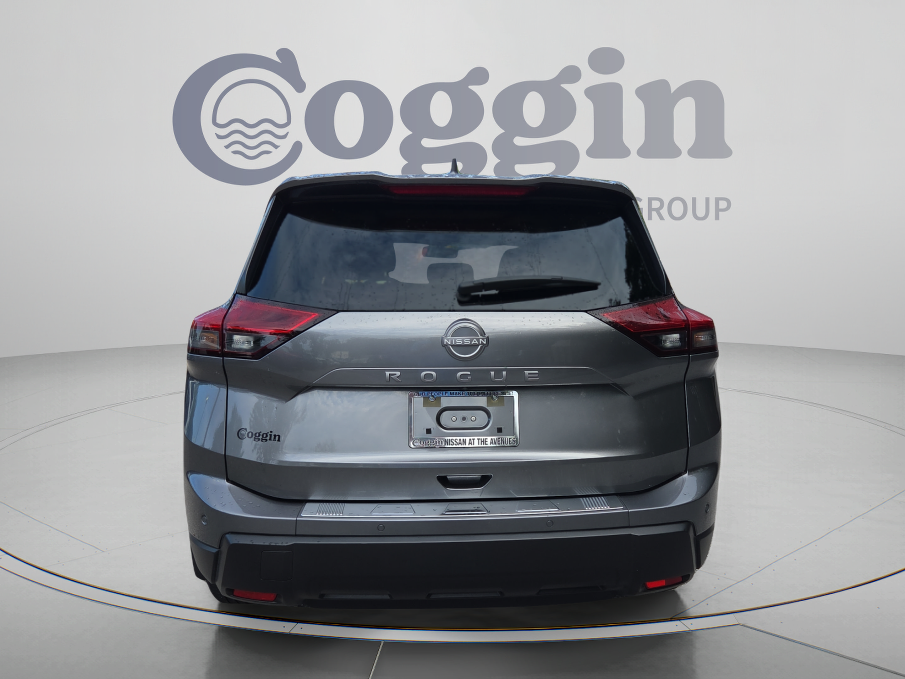 Used 2025 Nissan Rogue SV w/ SV Premium Package FWD image 4