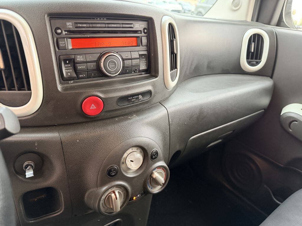 Used 2010 Nissan Cube 1.8 S w/ Interior Designer Pkg FWD image 11