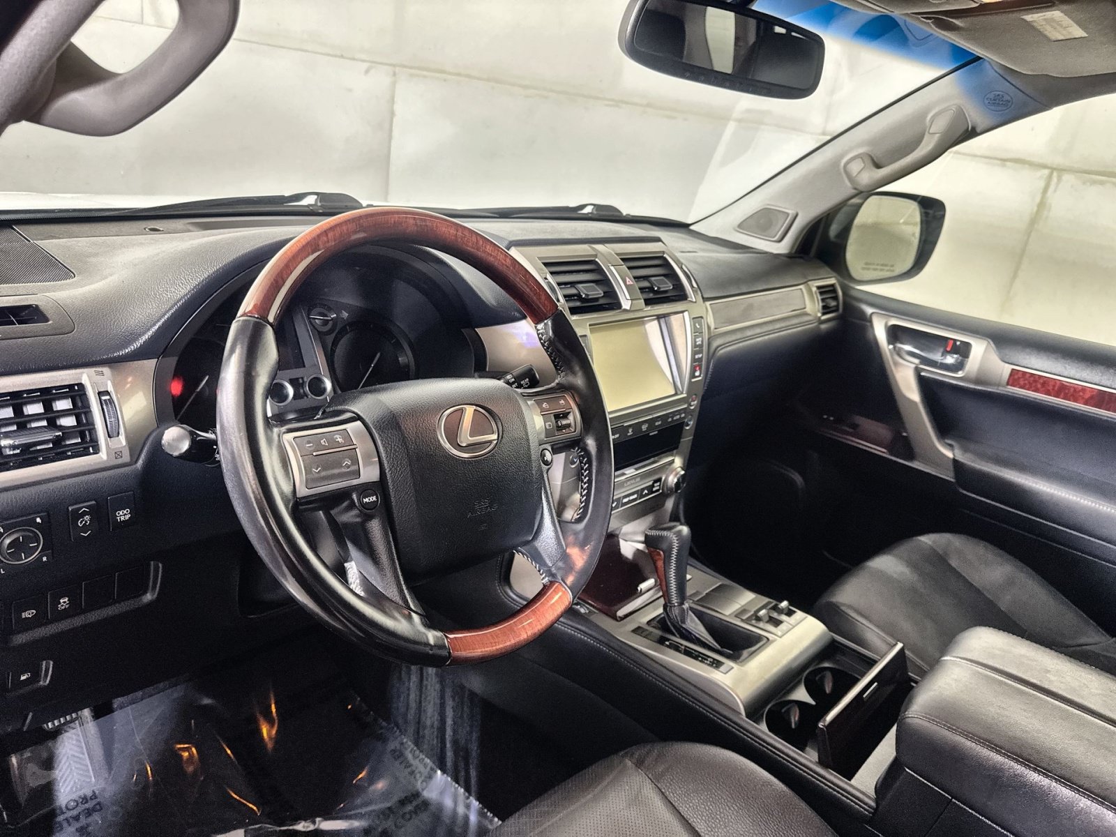 Used 2016 Lexus GX 460 w/ Premium Package AWD/4WD image 16