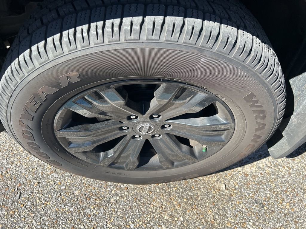 Used 2024 Nissan Titan SV w/ SV Convenience Package image 5