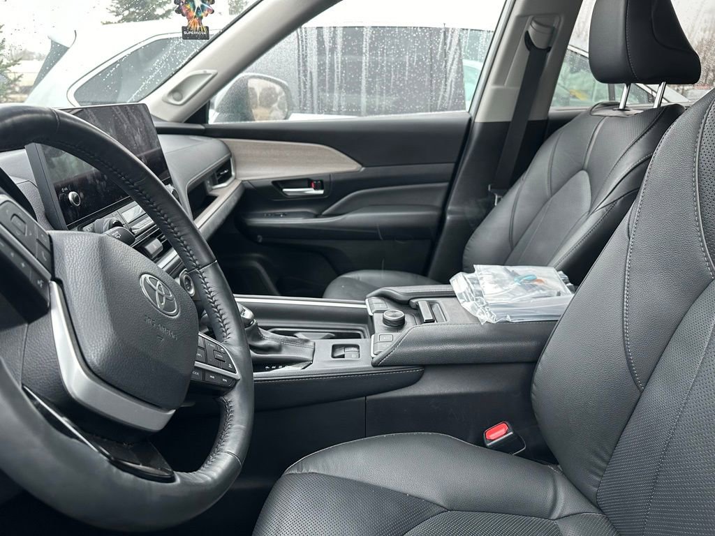 Used 2024 Toyota Grand Highlander Platinum image 7
