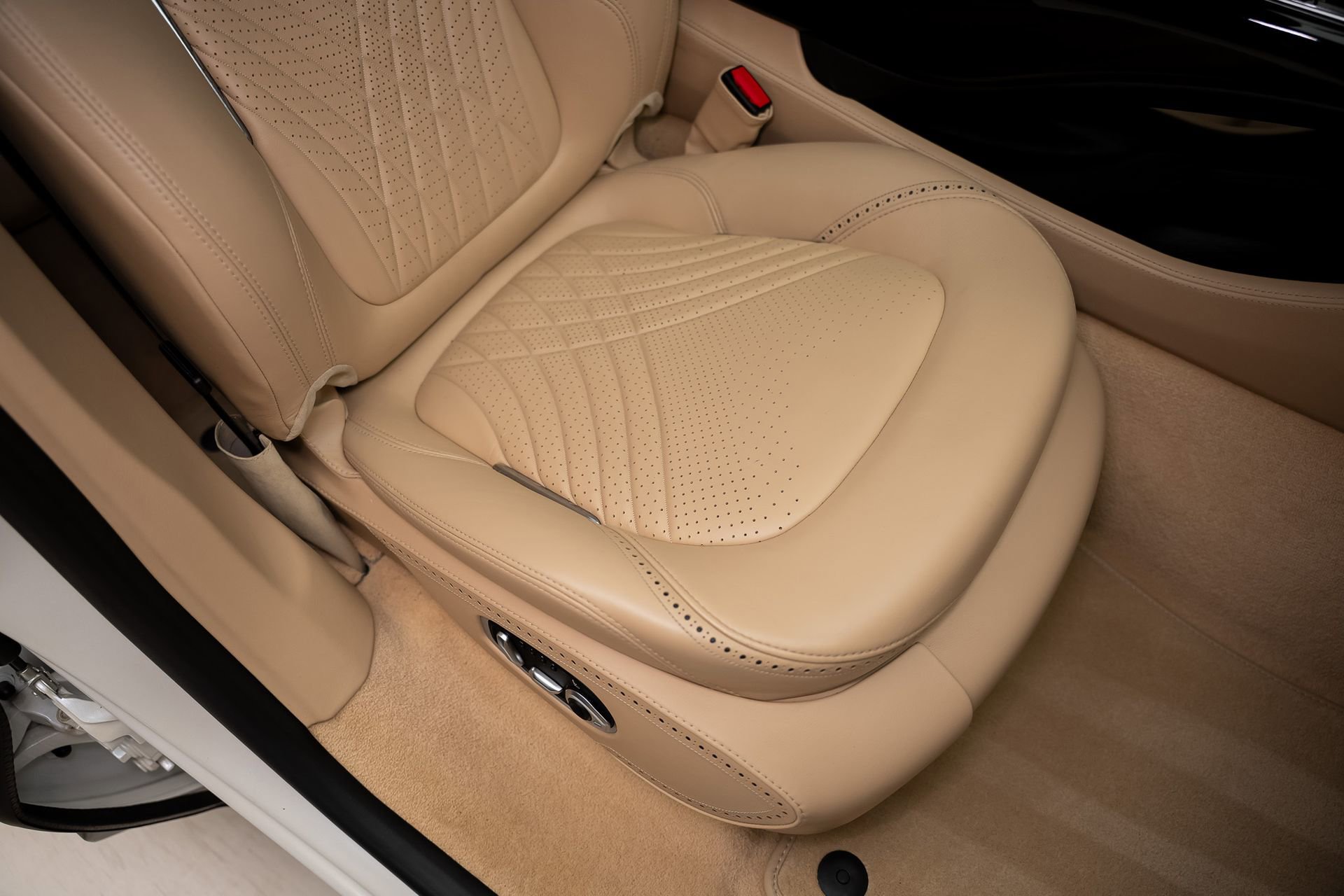 Used 2021 Aston Martin DBX AWD/4WD image 63