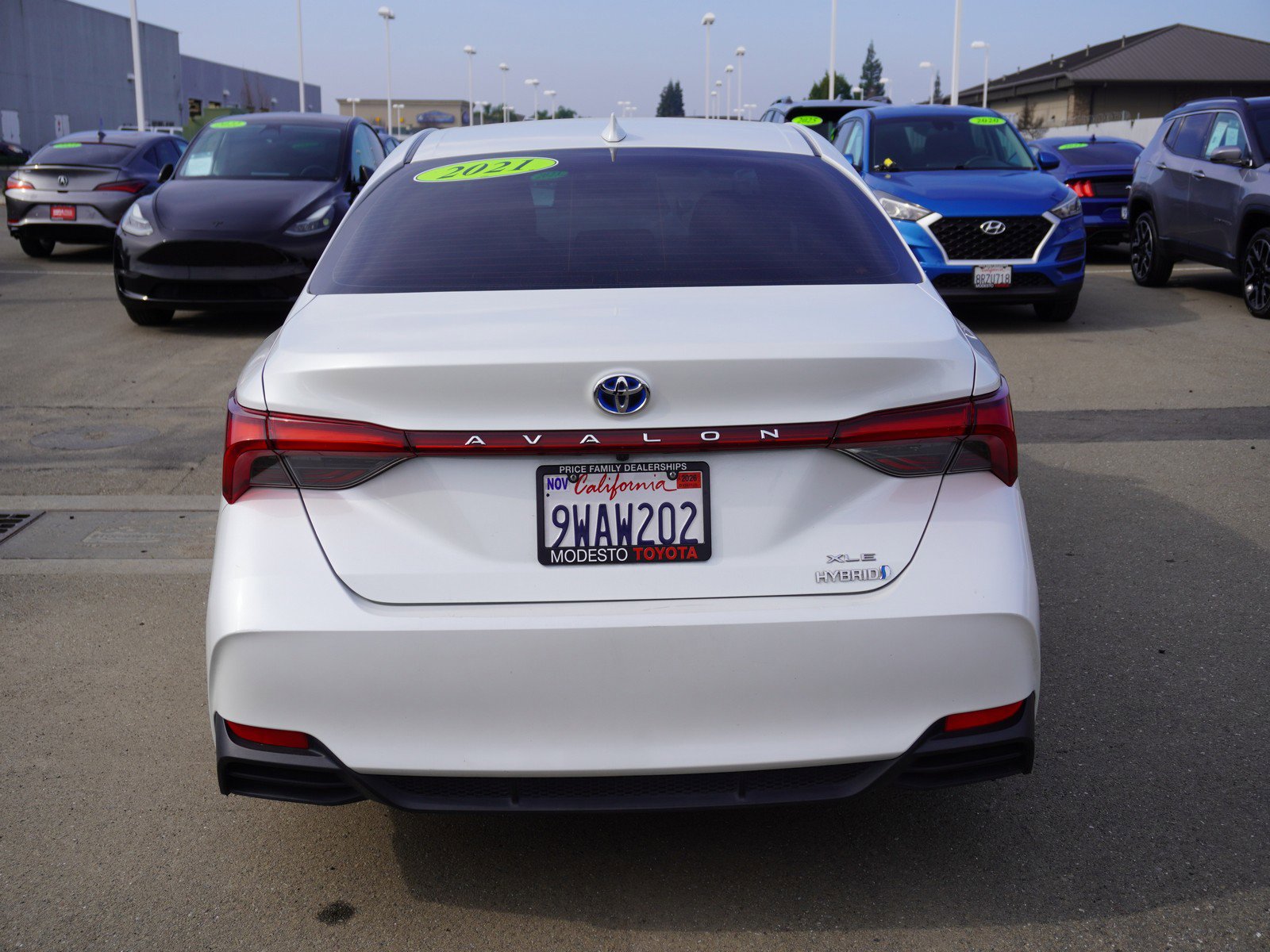 Used 2021 Toyota Avalon XLE w/ Moonroof Package image 9
