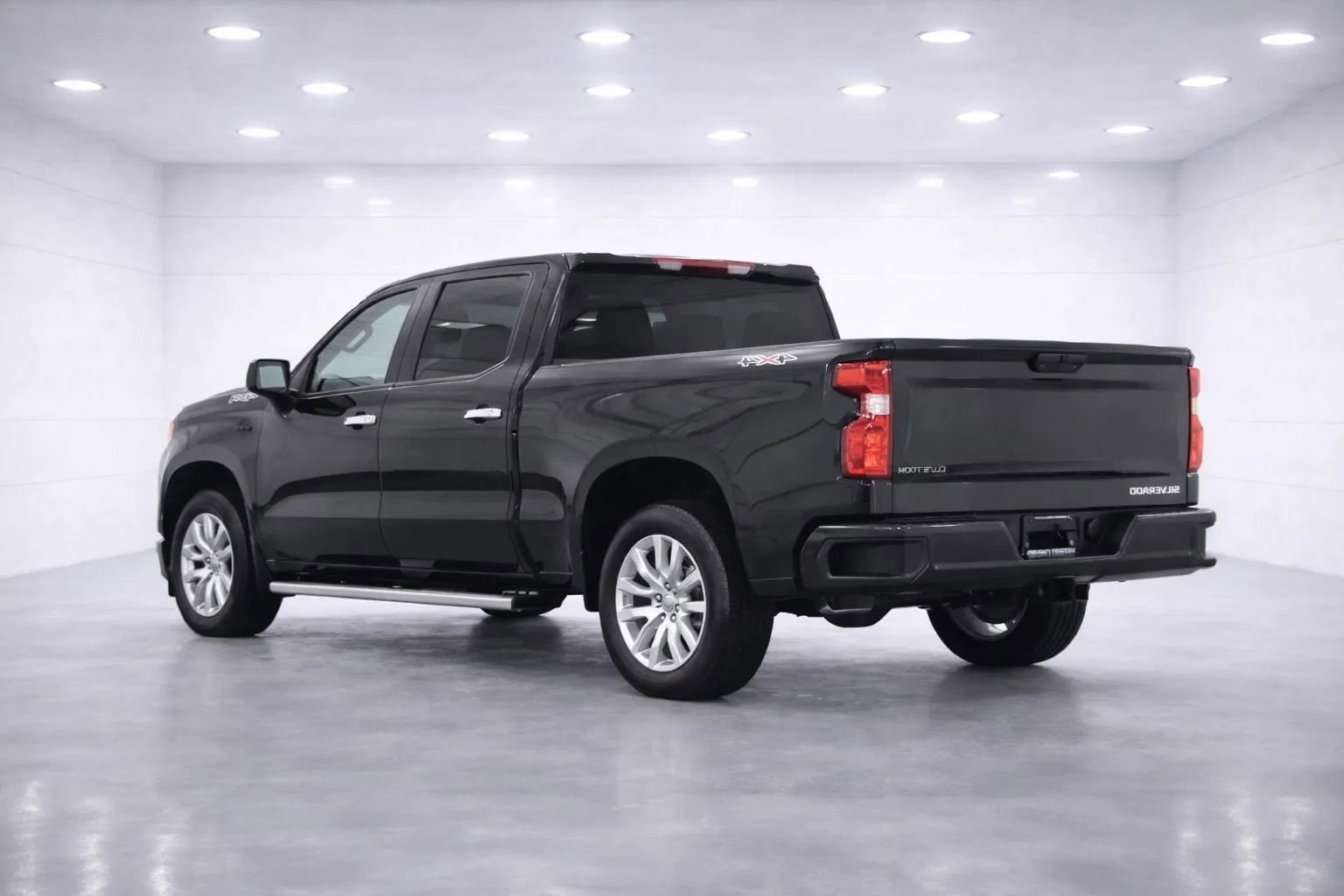 Used 2021 Chevrolet Silverado 1500 Custom image 3