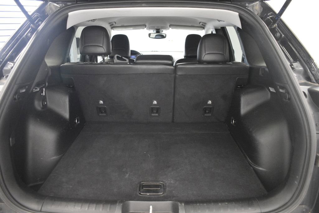 Used 2019 Jeep Cherokee Trailhawk w/ Cold Weather Group image 21