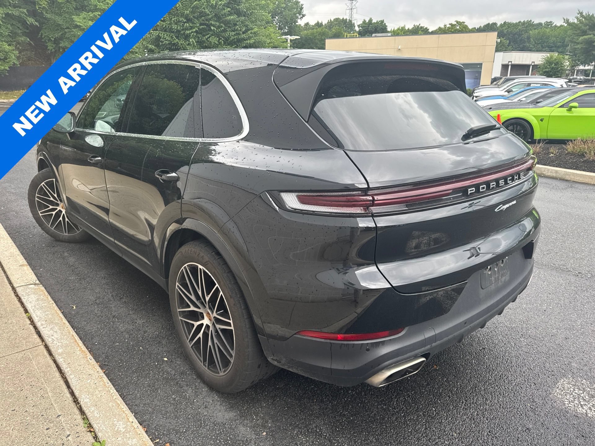 Used 2025 Porsche Cayenne AWD/4WD image 4